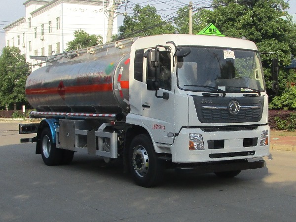 天威緣牌TWY5180GYYD6L型鋁合金運油車(chē)